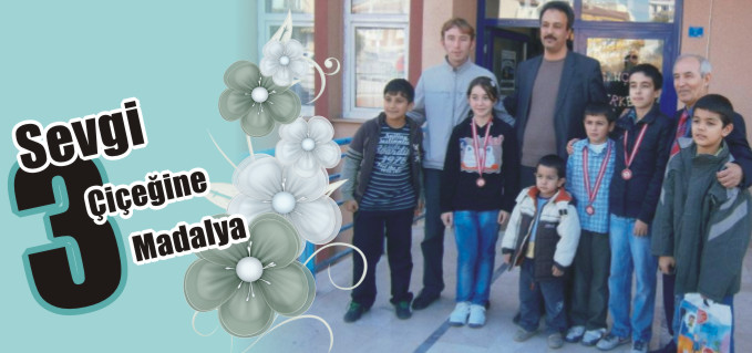 SEVGİ ÇİÇEĞİNE 3 MADALYA