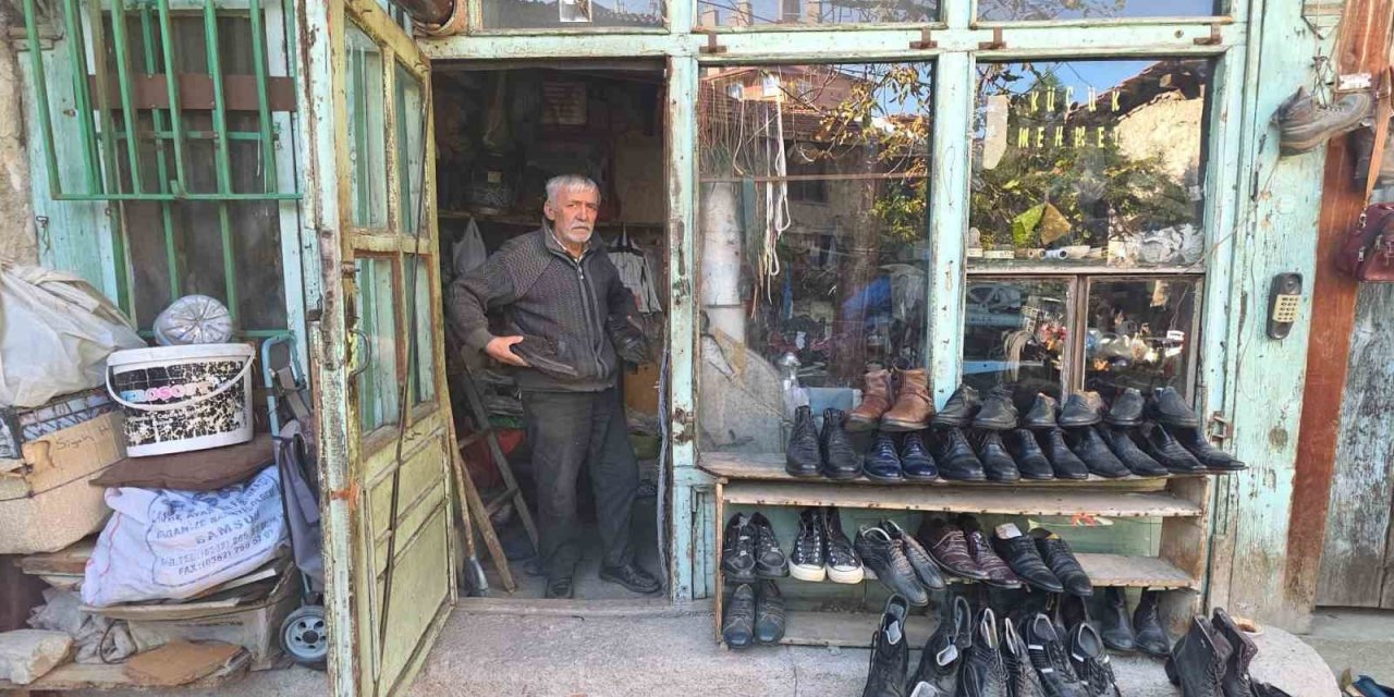 65 Yıllık Ayakkabı Ustası Mehmet Ersulak: "Meslek Bitti, Yetişen Yok"