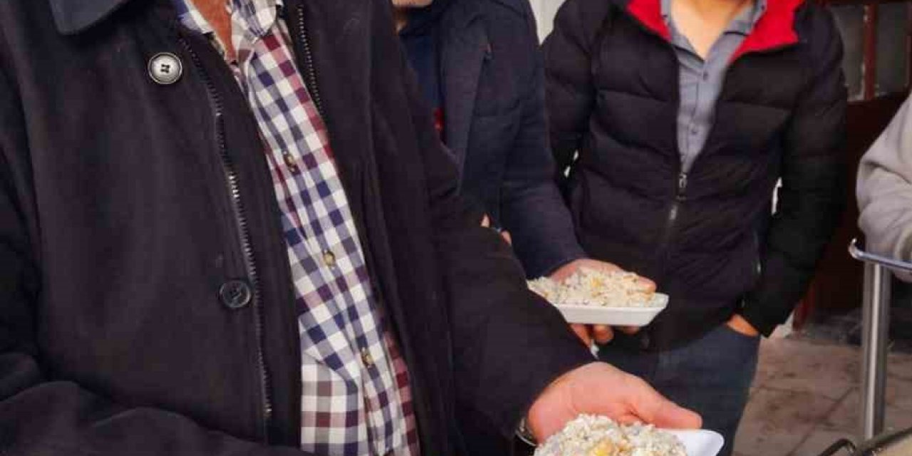 Unutulmaya Yüz Tutmuş ‘Tarihi Odunpazarı Pilavı’ Vatandaşlara İkram Edildi