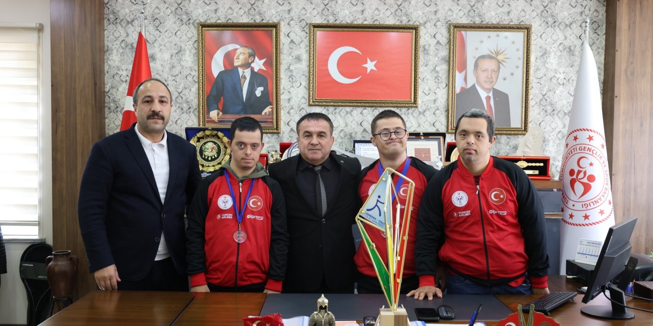 Özel sporculardan Müdür Demir’e ziyaret