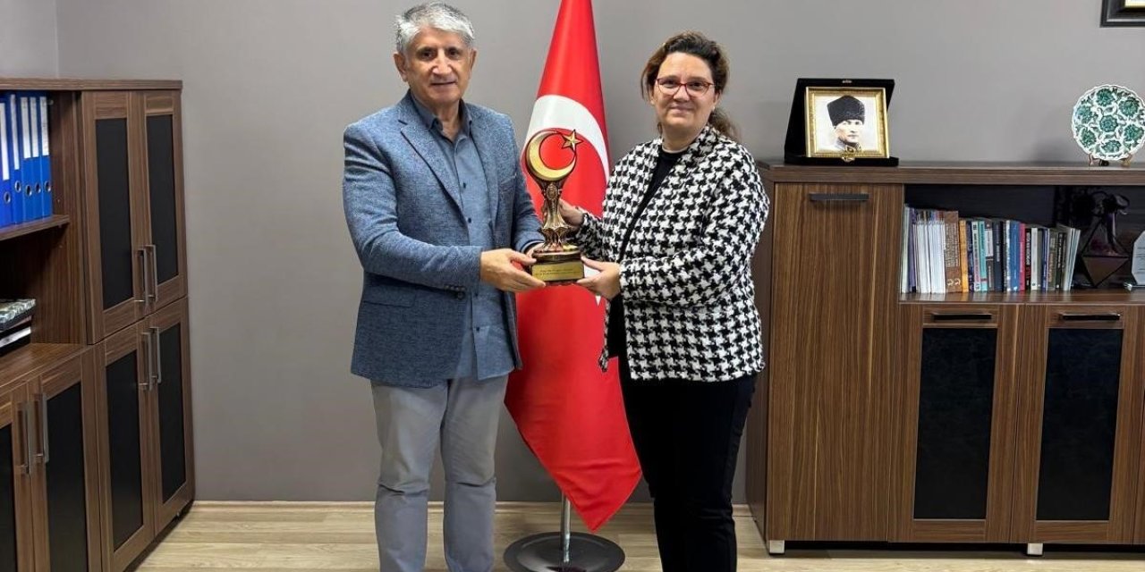 Akademisyene ’türk Dünyası Bilim Ödülü’