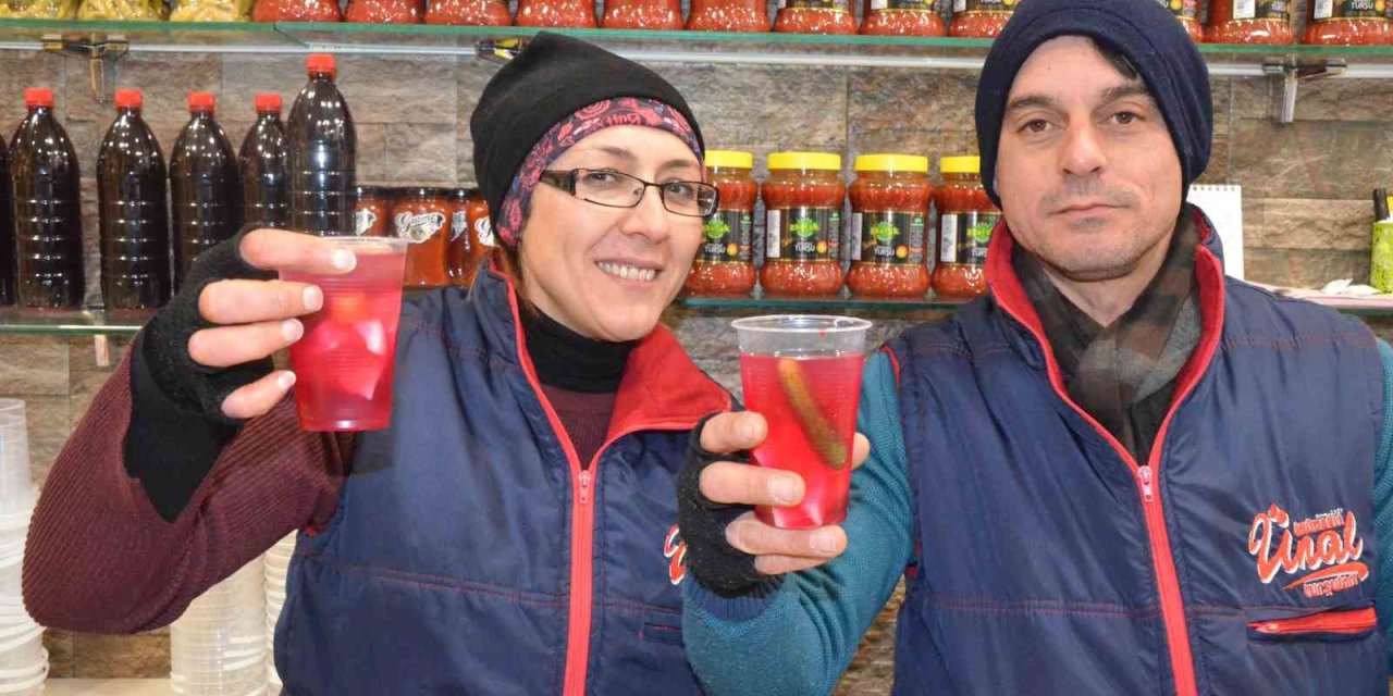 Neşeli Günler Filmi Gerçek Oldu: Eşinin Dükkanı Karşısına Turşucu Açtı