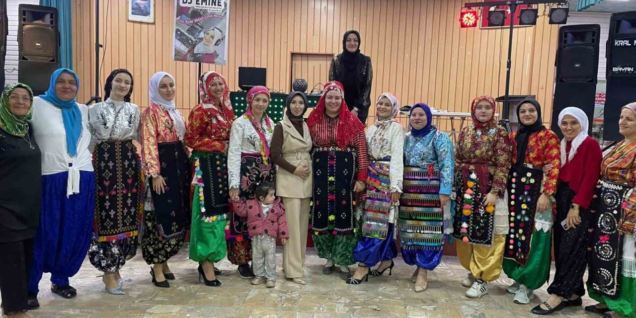 Kadınların "Üç Etek Gecesi" İlgi Gördü