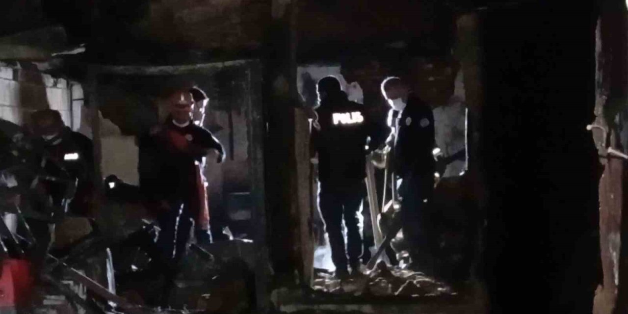 Ev Yangınında Kaybolan Yaşlı Adamın Cansız Bedeni Bulundu