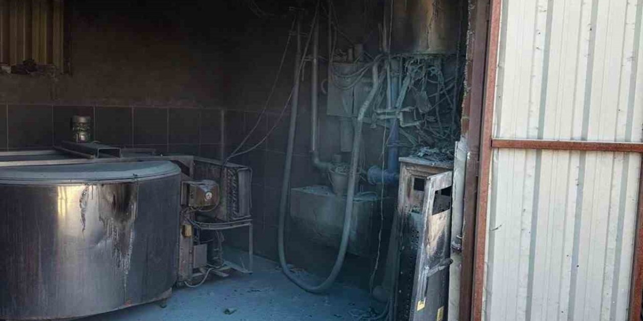 Ahırda Yangın: 400 Bin Liralık Zarar Meydana Geldi