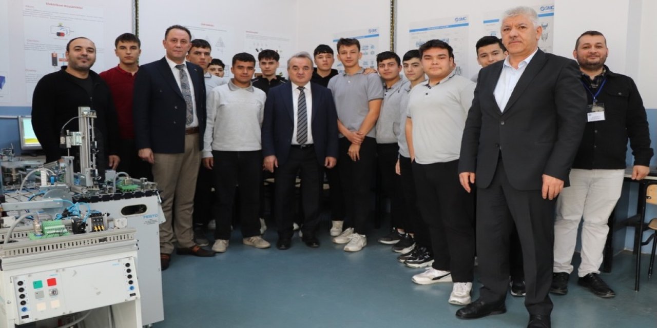 Kaymakam Öztürk Öğrencilerle Bir Araya Geldi