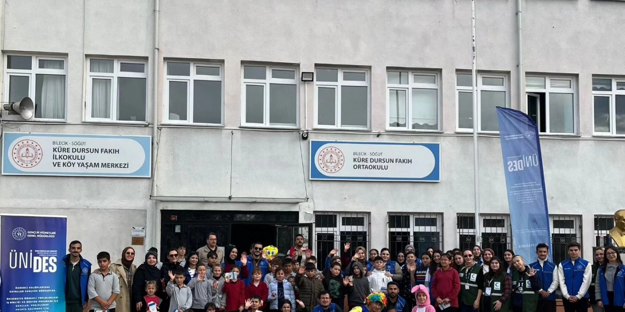 Söğütlü Öğrenciler Hem Öğreniyor Hem De Eğleniyor