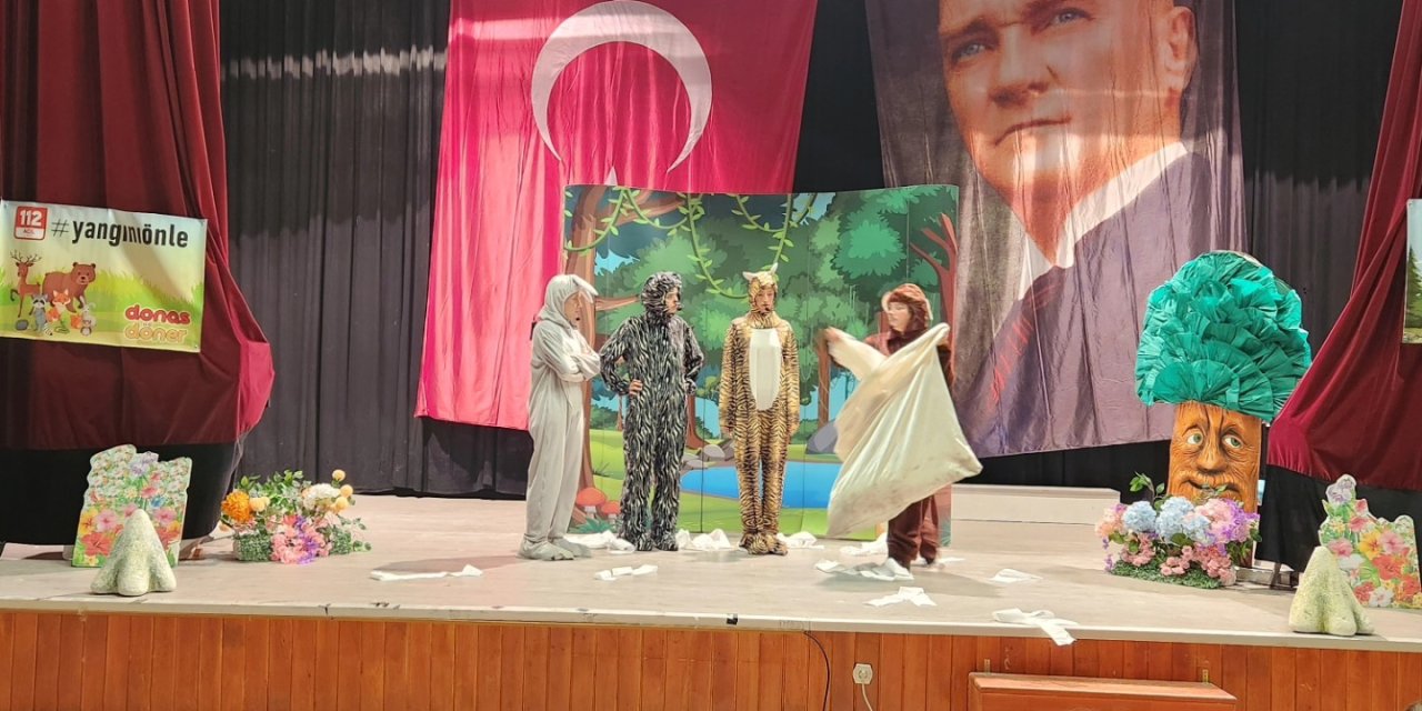 Söğüt'te Öğrencilere Müzikli Tiyatro Gösterisi