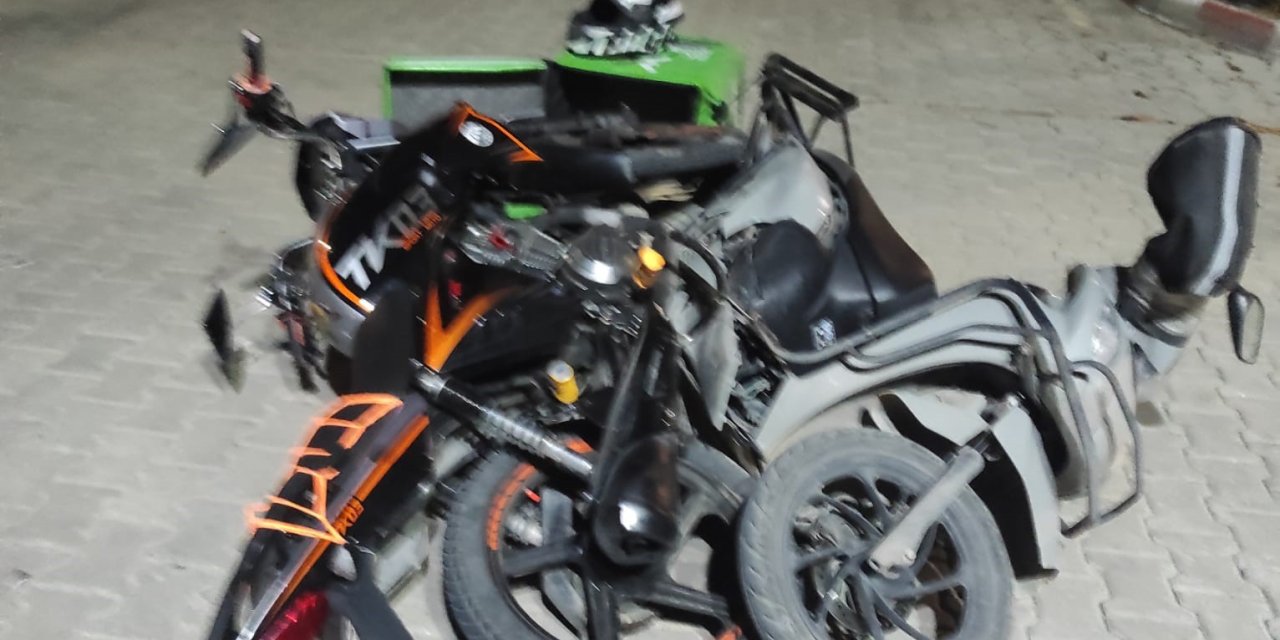 Motosikletler Kafa Kafaya Çarpıştı 2 Kişi Yaralandı