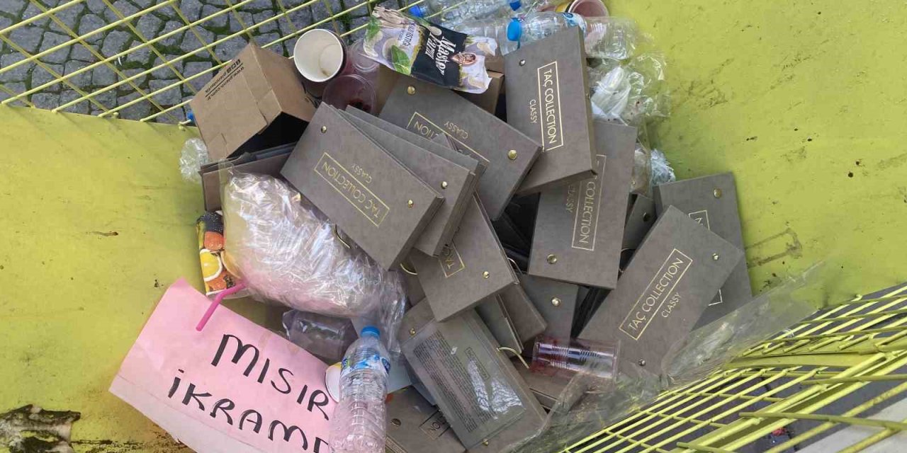 Plastik Şişeler İçin Kurulan Geri Dönüşüm Kafesi Çöplerle Dolduruldu
