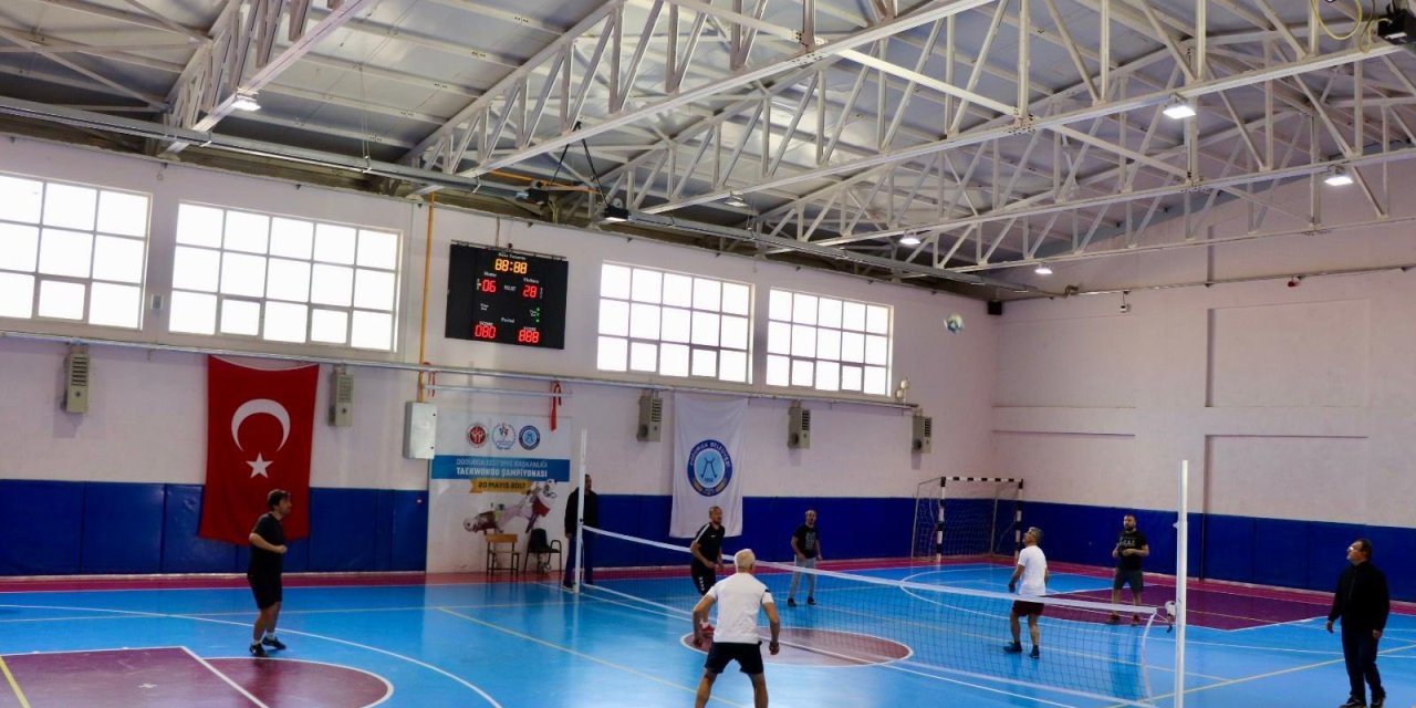 Bozüyük'te Öğretmenler Arası Ayak Tenisi Turnuvası