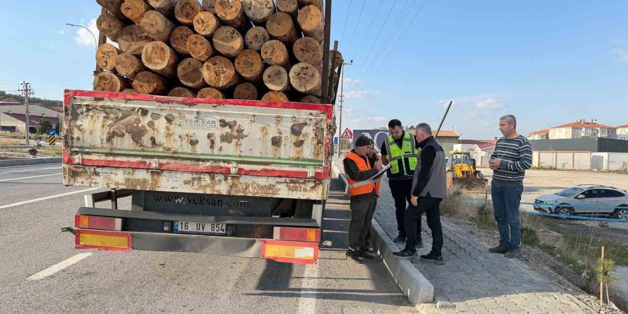 Orman Emvali Yüklü Araçlar Denetlendi