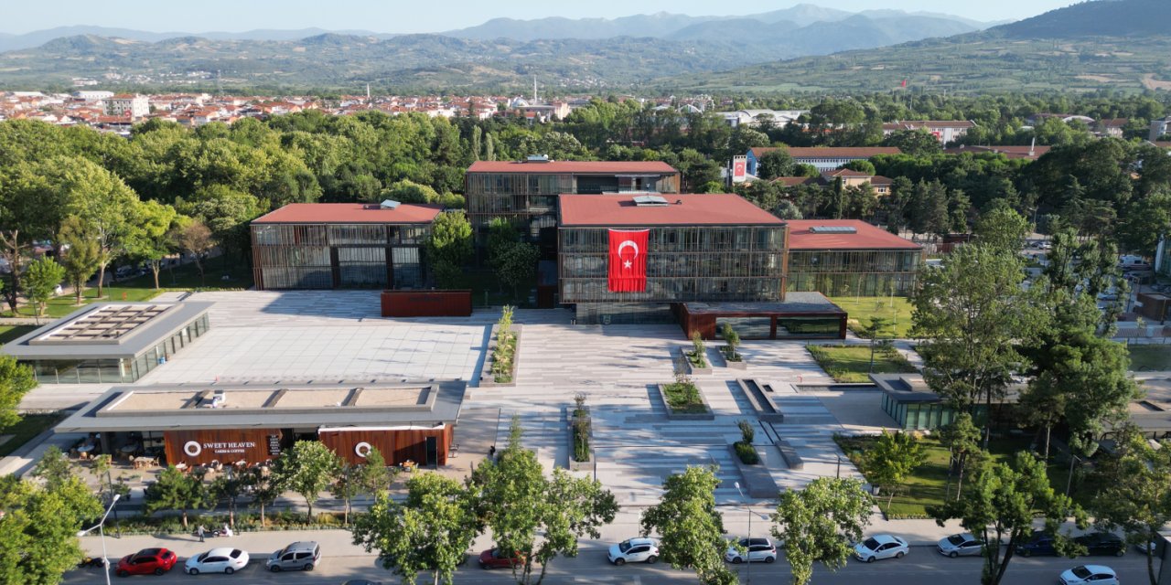 1000 Üniversite Öğrencisine Maddi Destek