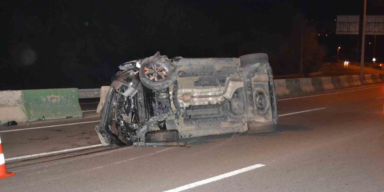 Feci Kaza: Bariyere Çarpıp Takla Attı, 2 Yaralı