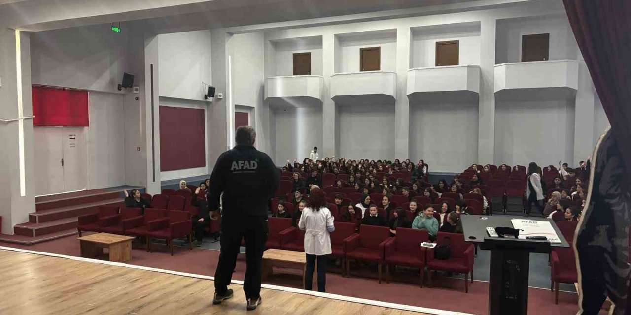 Öğrencilere Yönelik Afetler Ve Yangınlarla İlgili Eğitimler Devam Ediyor