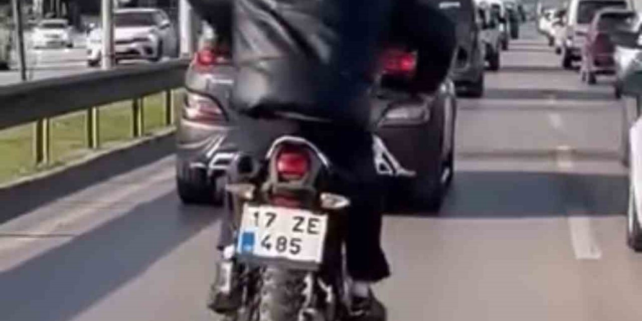 Motosikleti At Sürer Gibi Sürdü