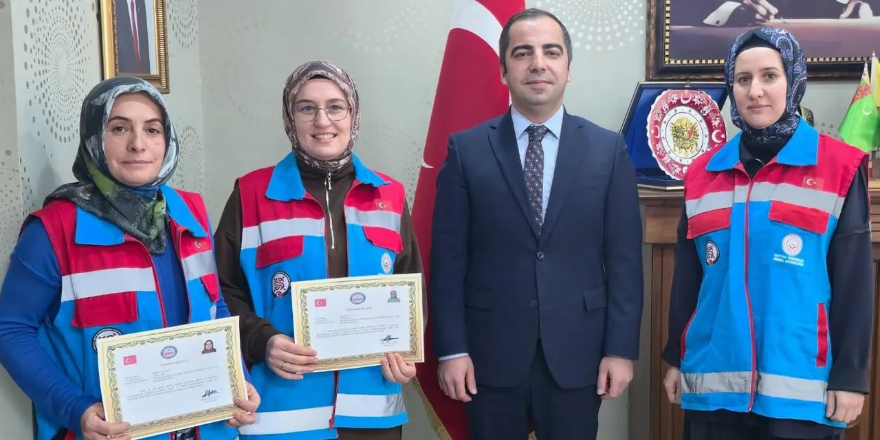 Kaymakam Uçar'dan Belge Takdimi