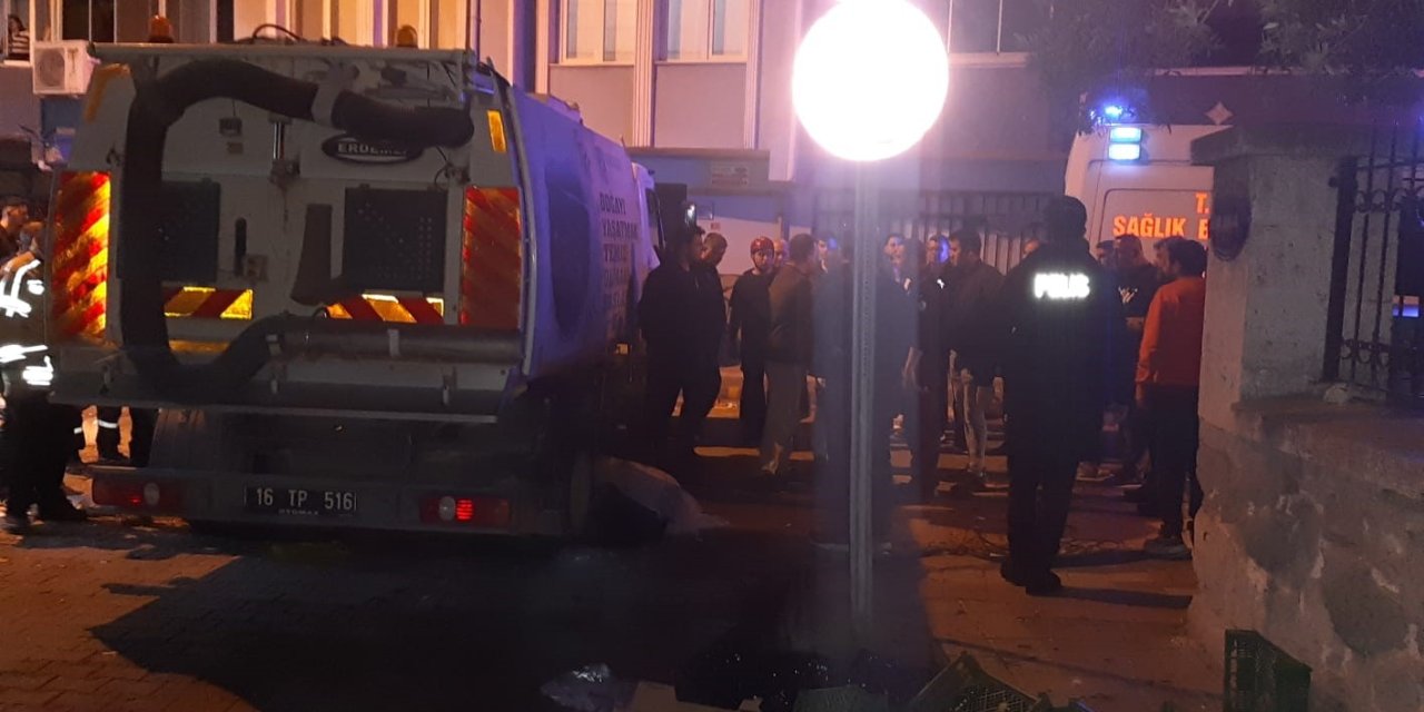 Çöp Kamyonu Geri Gelirken Yaşlı Adamı Ezdi