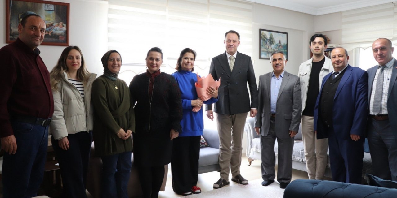 Emekli Öğretmenlere Anlamlı Ziyaret