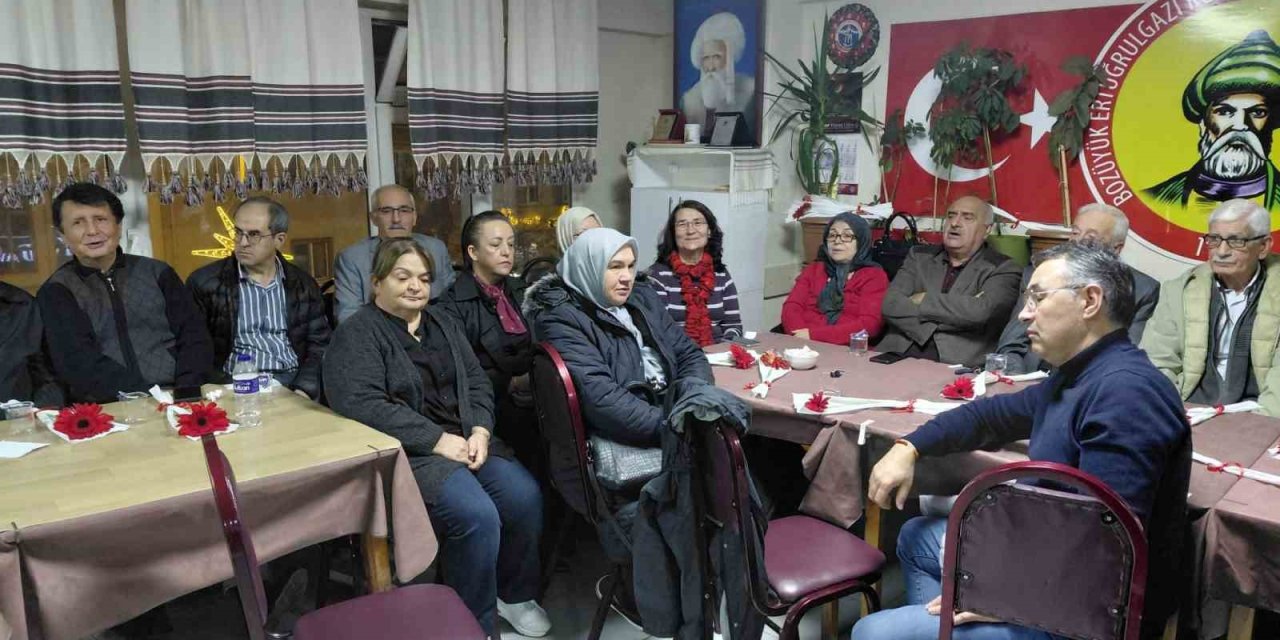 Bozüyük Ertuğrulgazi Derneğinde Öğretmen Günü Programı Düzenlendi