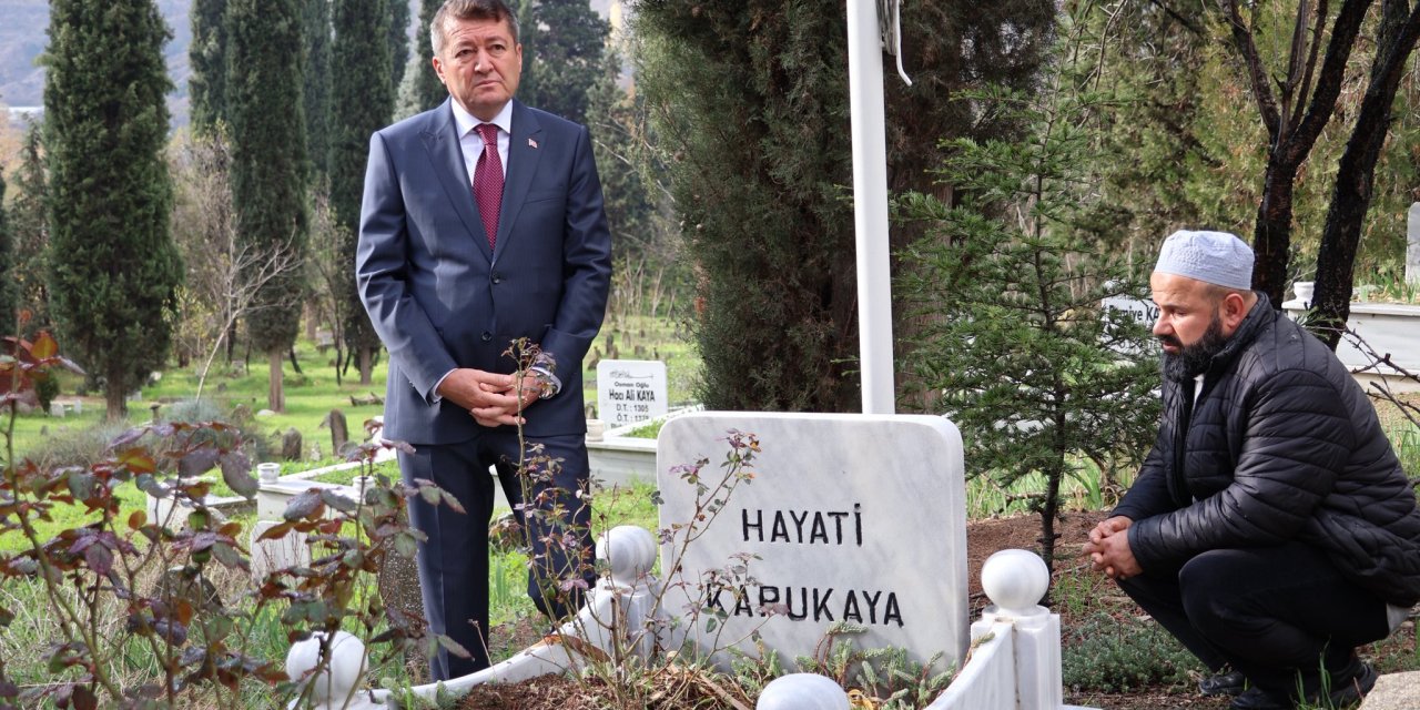 Müdür Şimşek’ten şehit öğretmenin kabrine ziyaret