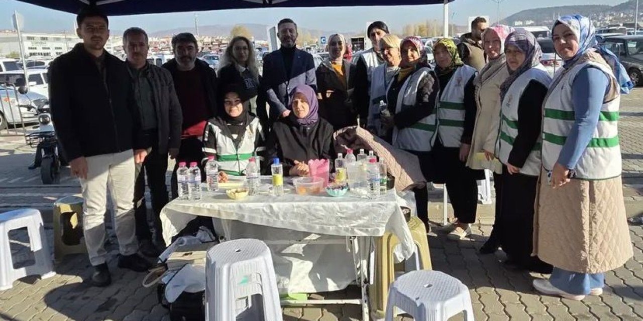 AK Parti Kapalı Pazarda Üye Standı Açtı