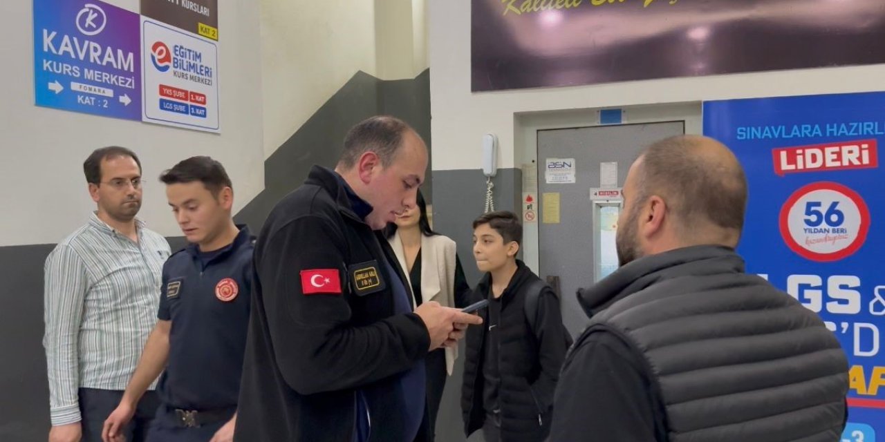 Arızalanan Asansörde 45 Dakika Mahsur Kaldılar