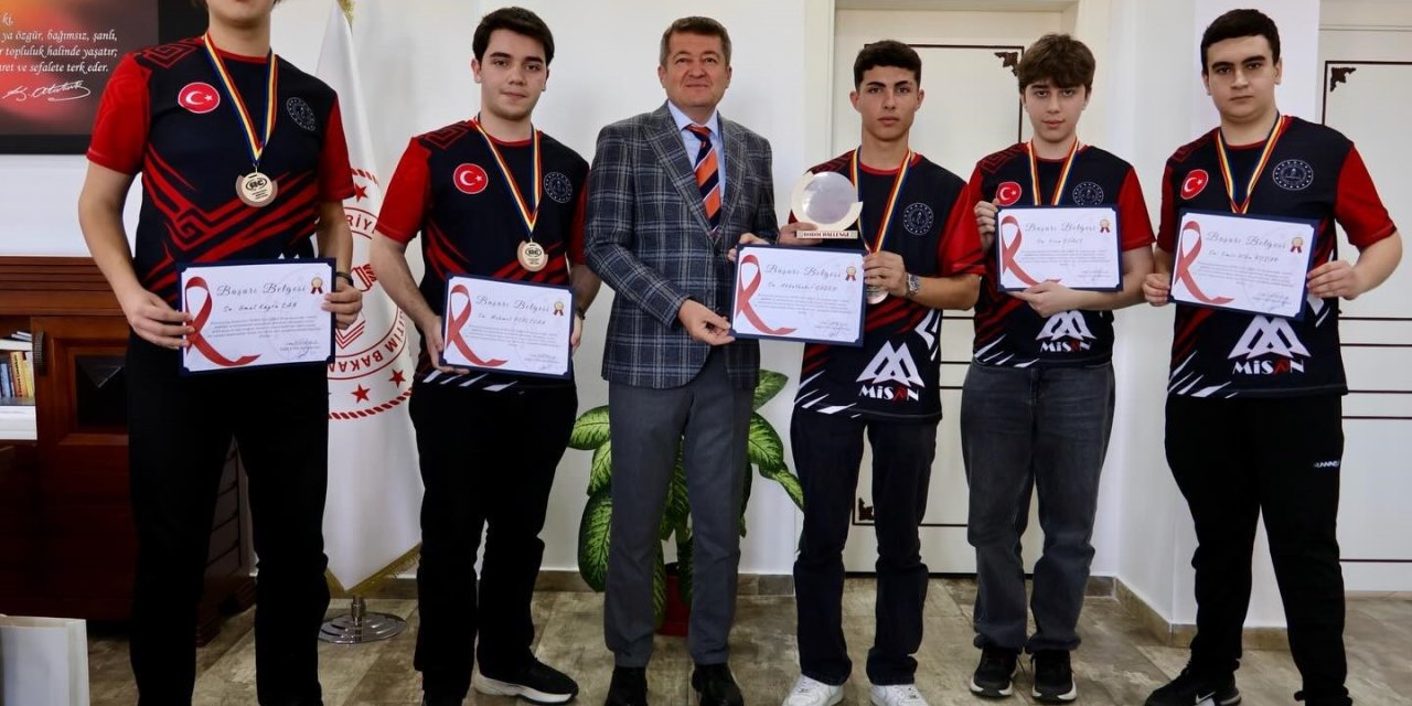 Bilecikli Öğrenci Ve Öğretmenlerden Dünya Üçüncülüğü