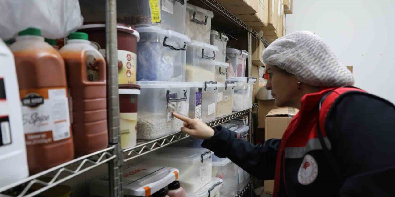 Alışveriş Merkezlerinde Gıda Denetimi Sürüyor