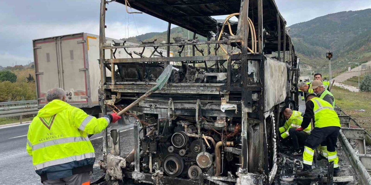 Ortaokul Öğrencilerini Taşıyan Otobüs Alevlere Teslim Oldu