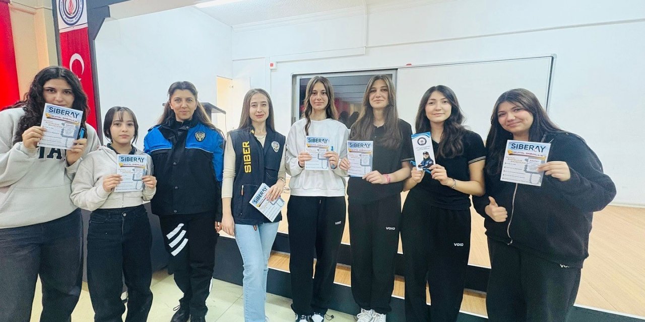 Öğrencilere Siber Güvenlik Ve Bilinçli İnternet Kullanımı Semineri Düzenlendi