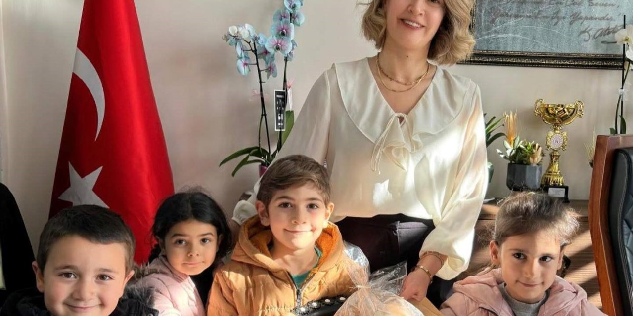 Minik Öğrencilerden İlçe Milli Eğitim Müdürü’ne Sıcak Sürpriz