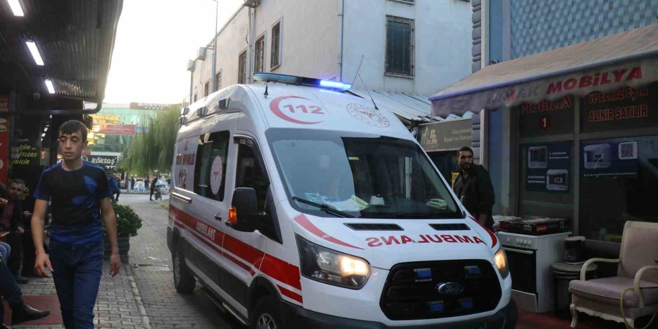 Marketten Ürün Çalmaya Çalıştı, Kaçarken Yüksekten Düşüp Yaralandı