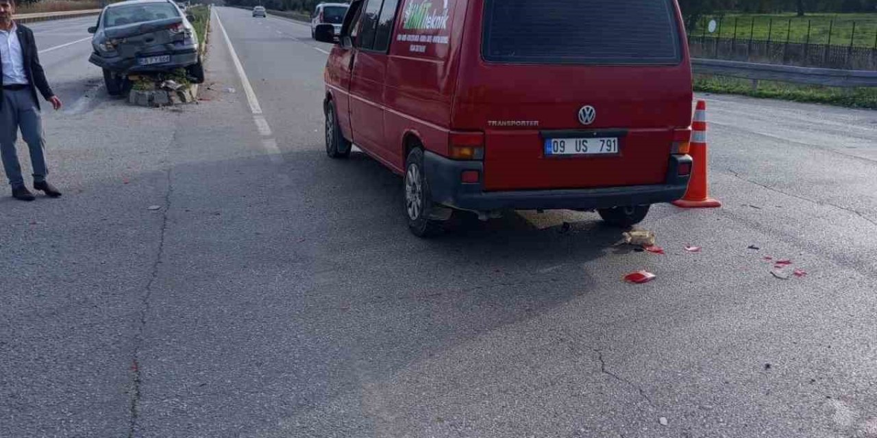 İki Otomobil Çarpıştı: 2 Yaralı