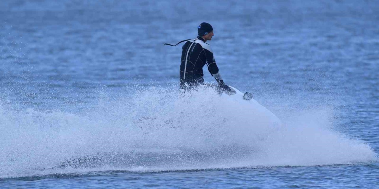 Yüzmek İçin Göle Girdi Sahil Güvenlik Engel Oldu