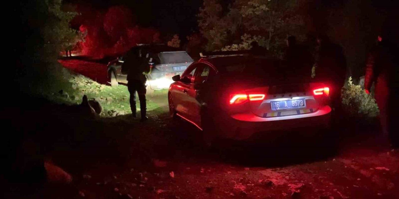 Dur İhtarına Uymadı, Çamura Saplanınca Yaya Olarak Kaçtı