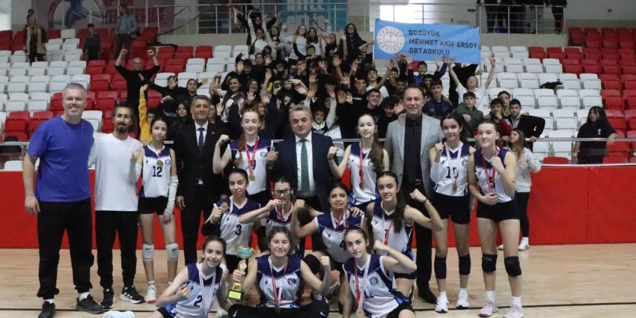 İl Şampiyonu Bozüyük'ten