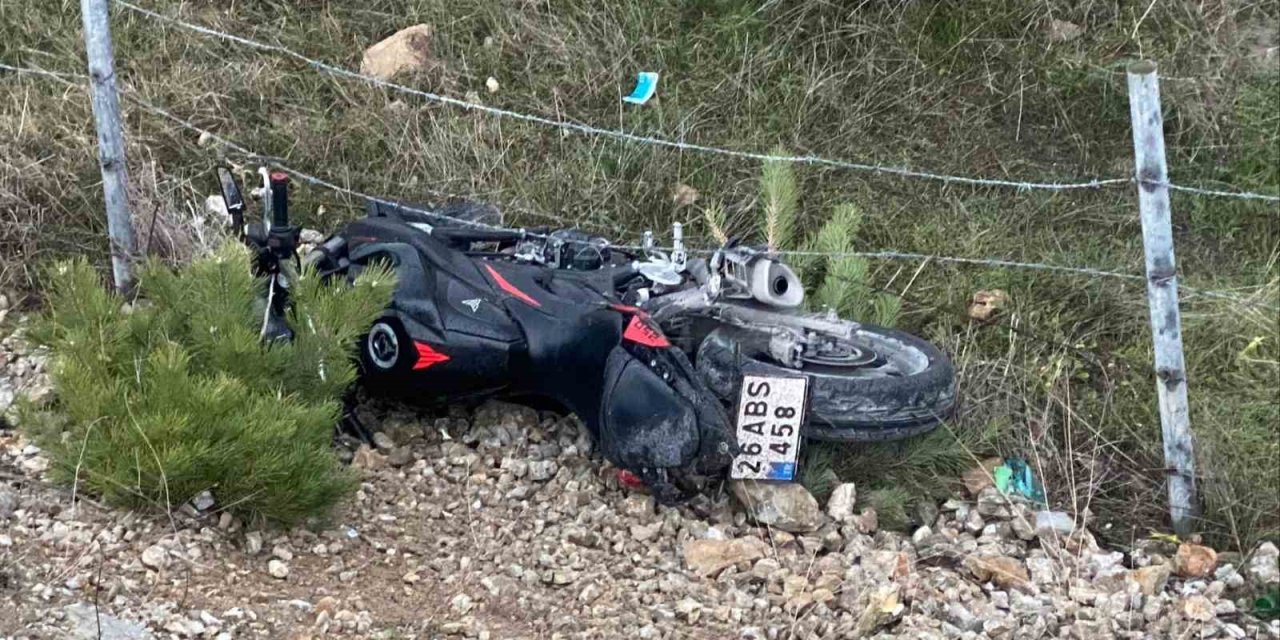 Kontrolden Çıkan Motosiklet Köprüden Aşağı Uçtu