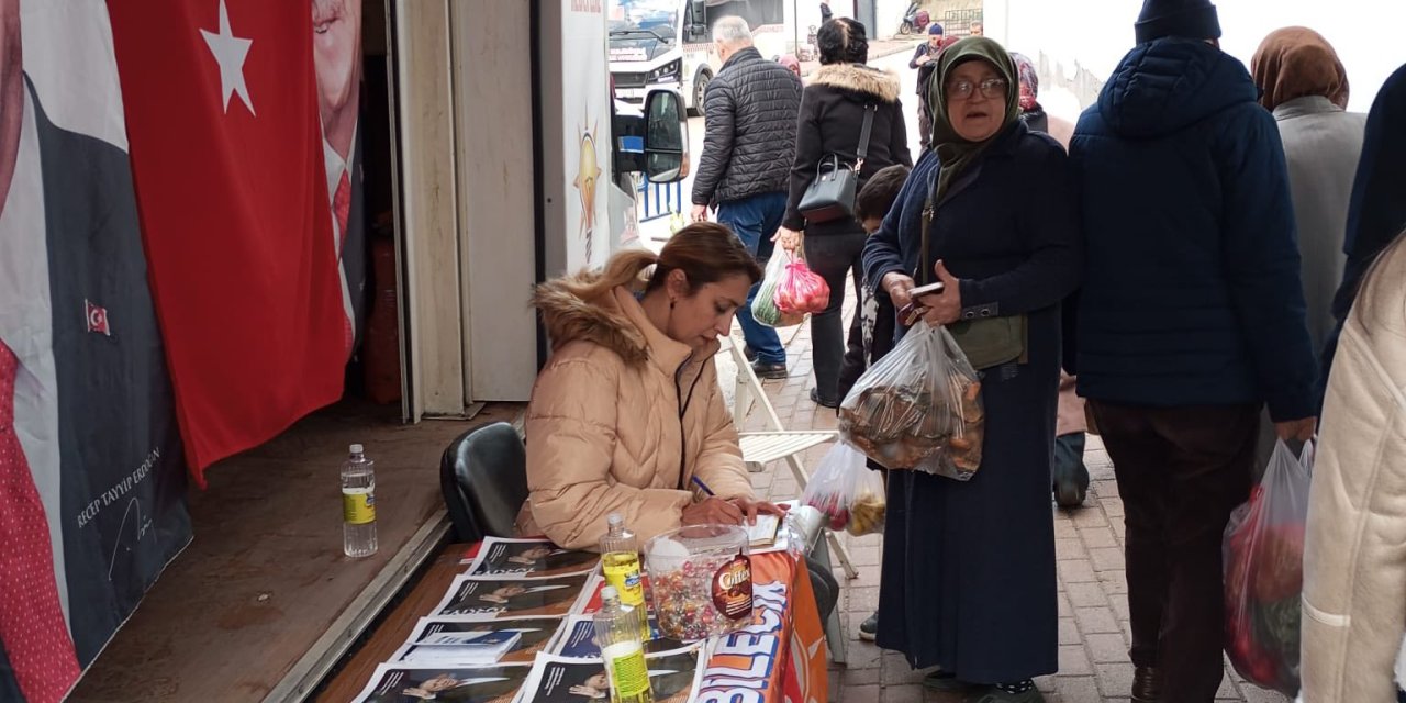 AK Parti Kapalı Pazarda Üye Standı Açtı