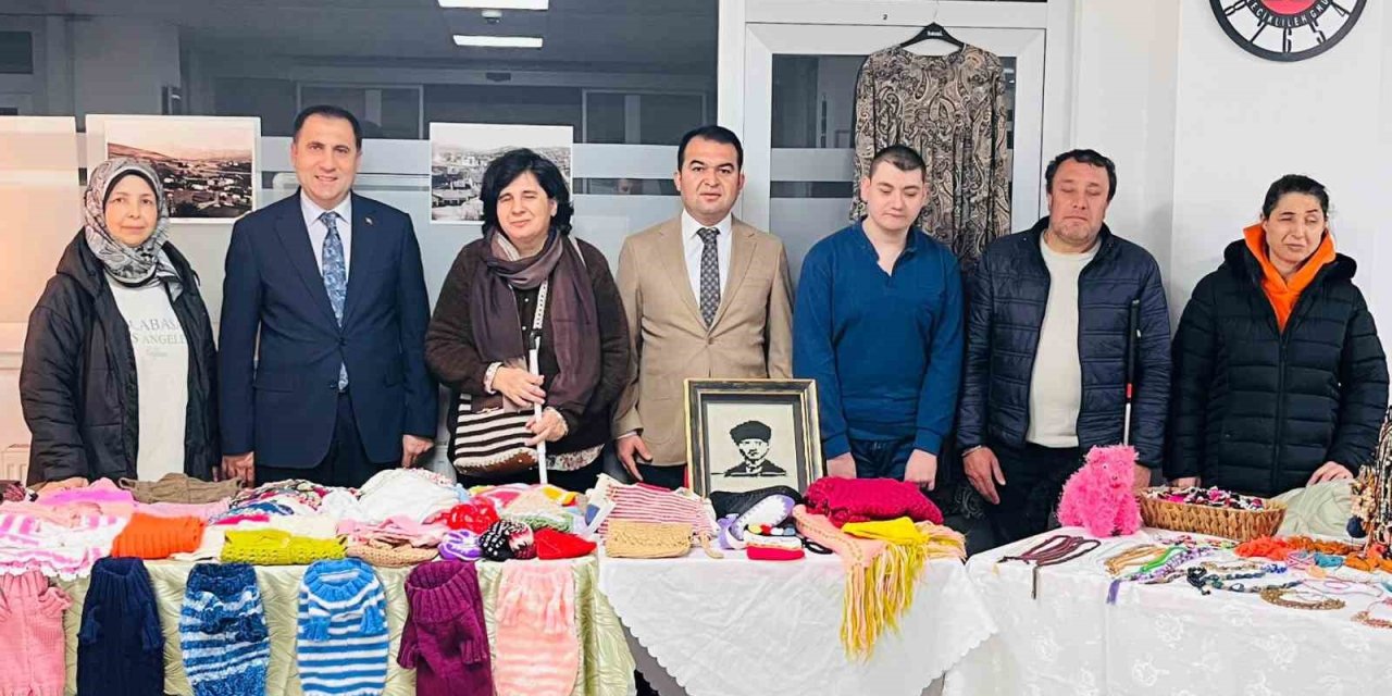 Engelli Bireyler Çini Sanatıyla Hayallerini Betimledi