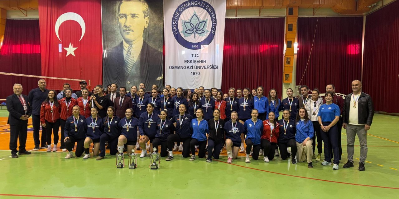 BŞEÜ Voleybolda Üçüncü Oldu
