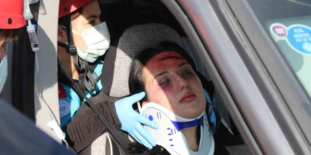 Toplam 26 Personel Ve 9 Araçla Gerçekçi Kaza Tatbikatı