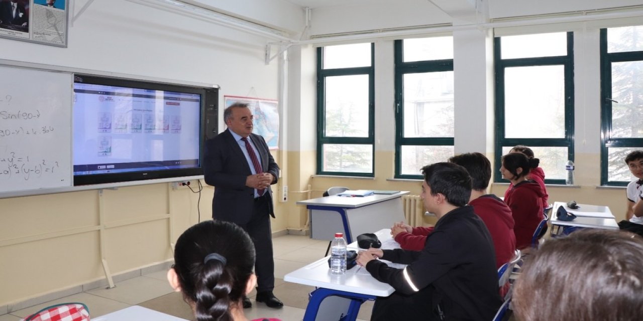 Kaymakam Öztürk Öğrencilerle Buluştu