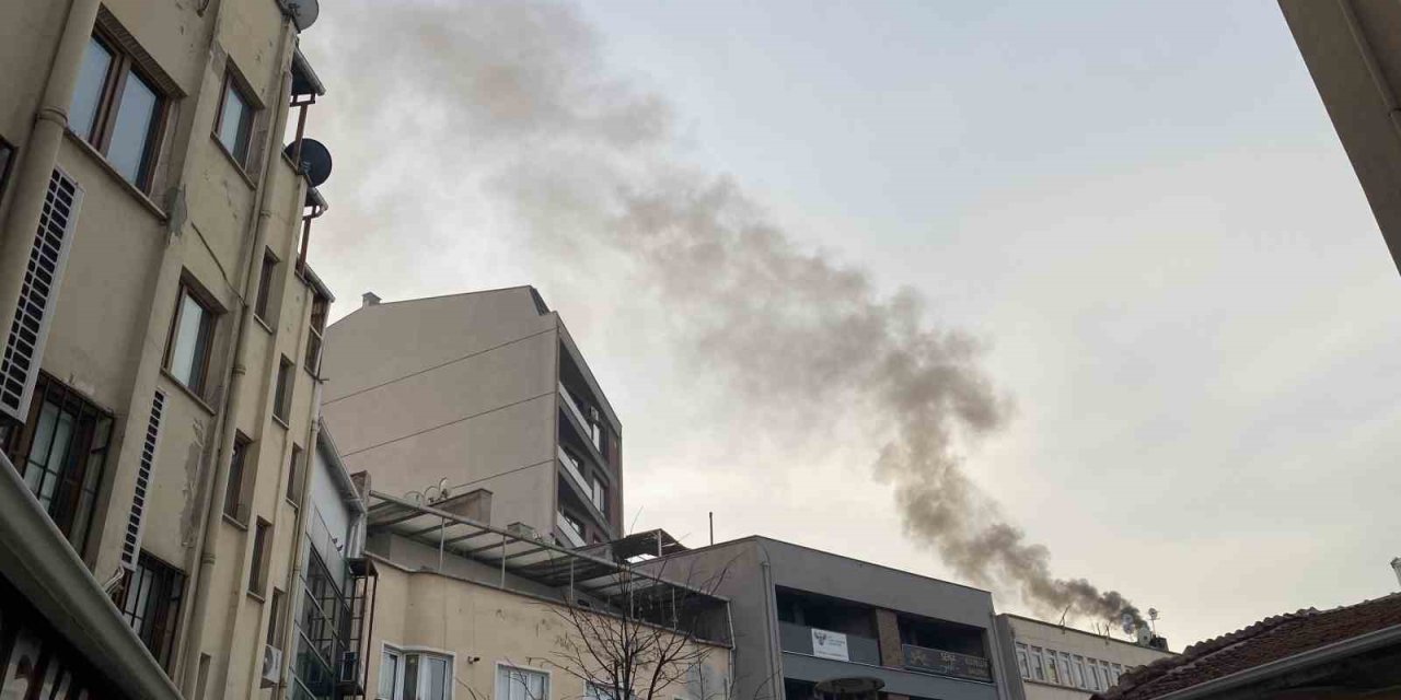 Kömür Kazanından Çıkan Duman Hava Kalitesini Düşürüyor