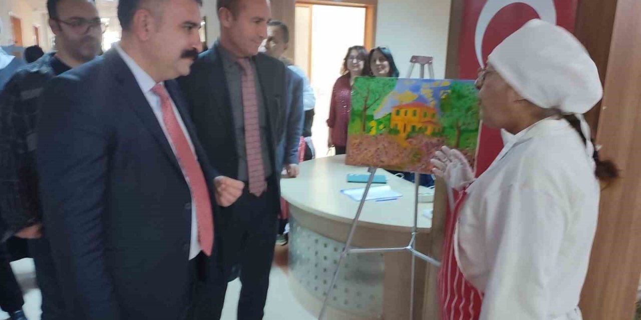 Özel Bireylerin Yıl Boyunca Ürettiği Eserler Sergilendi