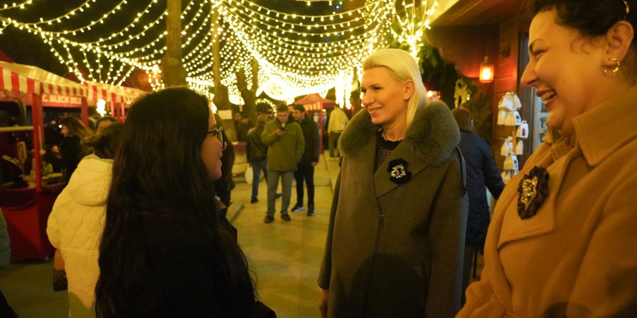 Sanat Sokağı Yeni Yıl Ruhuna Büründü