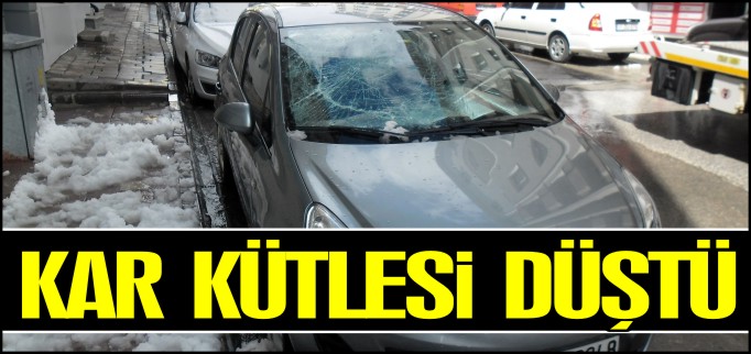 OTOMOBİLİN ÜSTÜNE KAR KÜTLESİ DÜŞTÜ