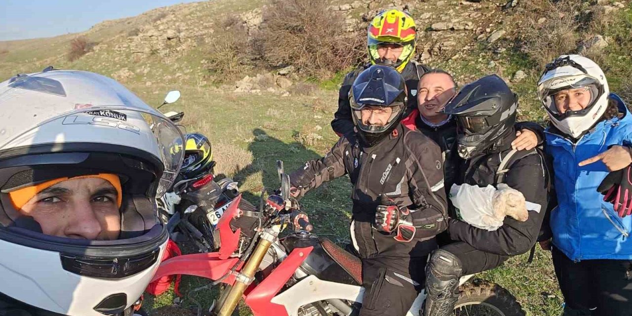 Buldukları Yeni Doğmuş Kuzuyu 3 Kilometre Ötedeki Annesi İle Kavuşturdular