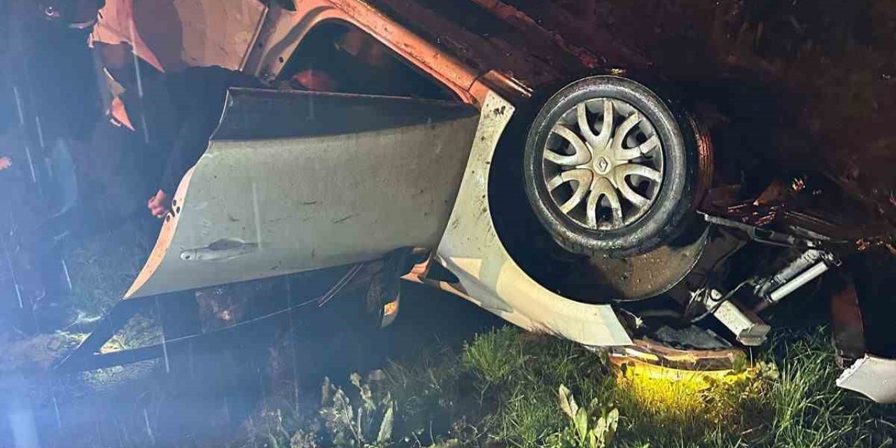 Takla Atan Otomobilde Sıkışan Sürücü Yaralandı