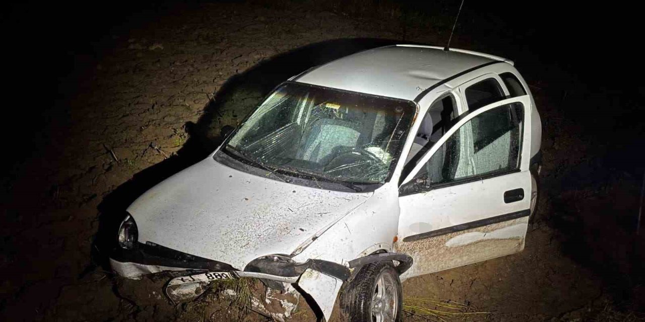 Otomobil Tarlaya Uçtu!